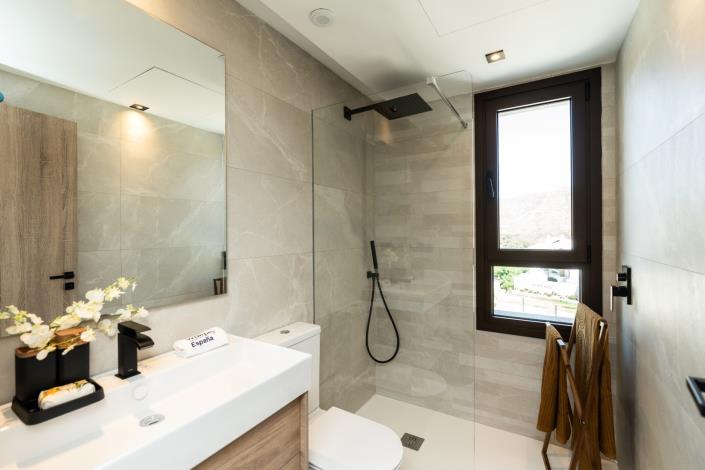 Image No.20-3 Bed Townhouse for sale