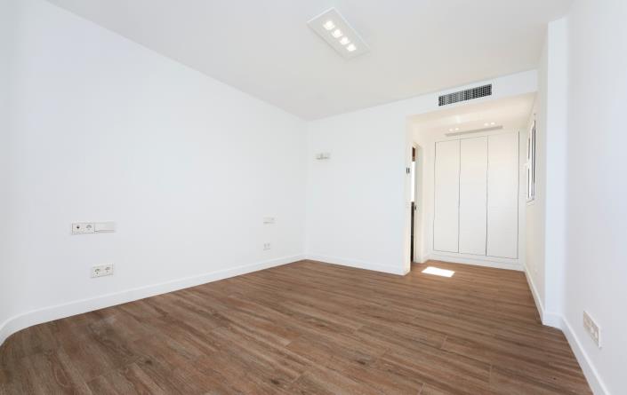 Image No.29-3 Bed Villa for sale