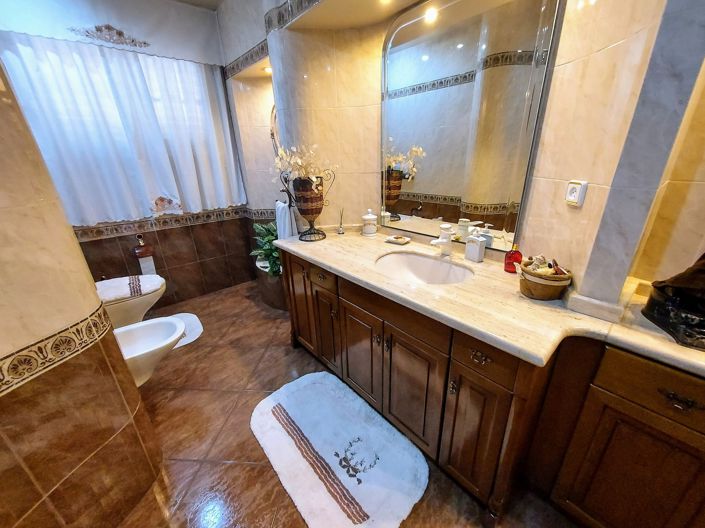 Image No.10-6 Bed Villa for sale