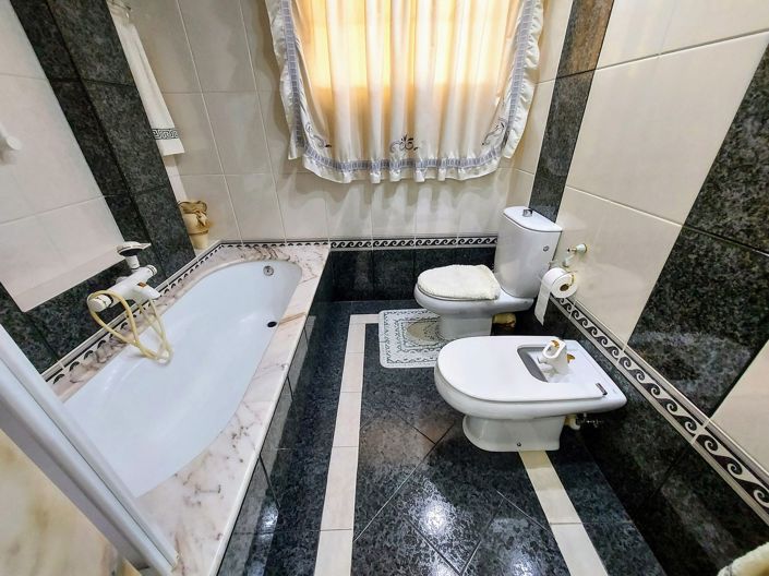 Image No.32-6 Bed Villa for sale