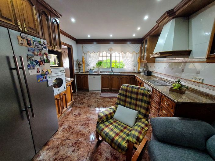 Image No.8-6 Bed Villa for sale