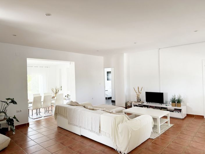 Image No.3-4 Bed Villa for sale