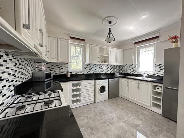 Image No.3-5 Bed Villa for sale