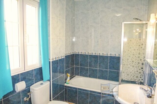 Image No.14-5 Bed Villa for sale