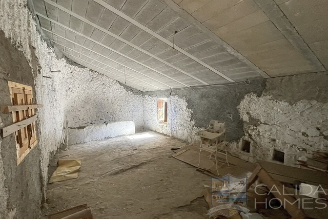 Image No.18-3 Bed House for sale