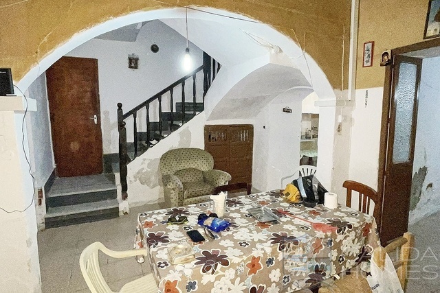 Image No.5-8 Bed Townhouse for sale