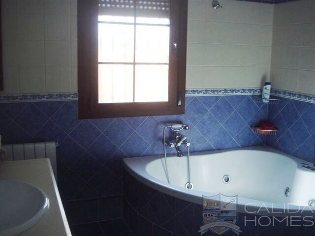 Image No.18-5 Bed Villa for sale