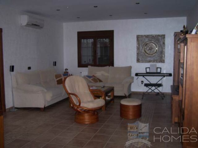Image No.9-5 Bed Villa for sale