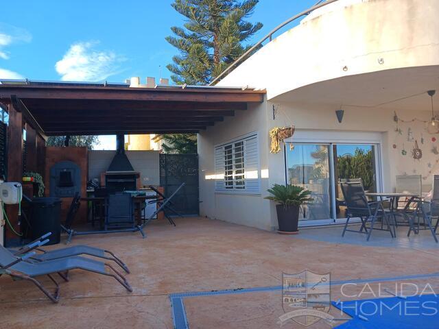 Image No.3-4 Bed Villa for sale