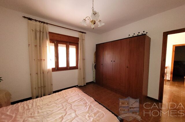 Image No.15-4 Bed Villa for sale