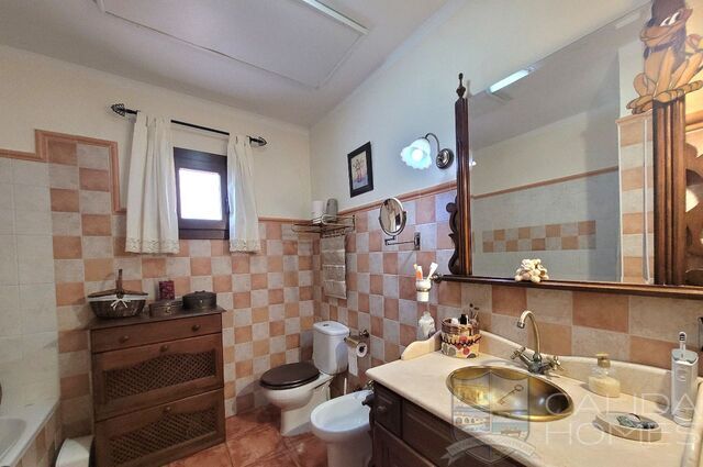 Image No.18-3 Bed Villa for sale