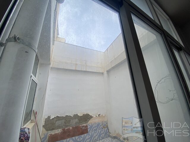 Image No.9-2 Bed Townhouse for sale