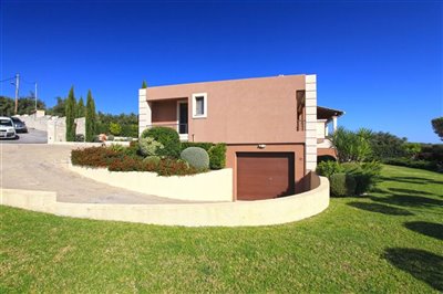 10housesideright-1673953091