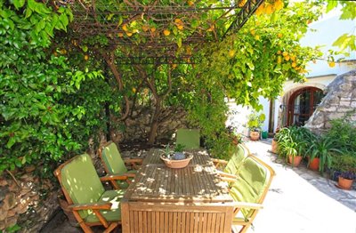 11outdoordiningarea-1686041743