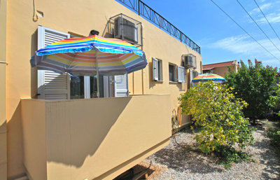 8houseside-1695906652