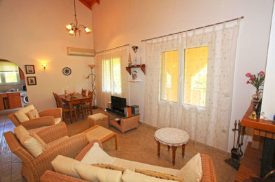 18loungeanddiningarea-1695906636