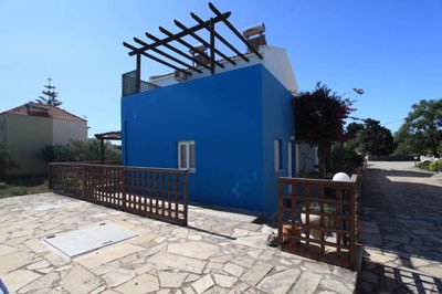 4housefrontandside-1747908718