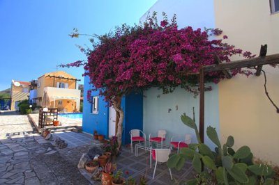 8housefront-1747908705