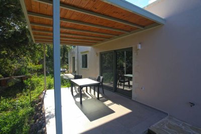 10houserearpatio3-1748341846