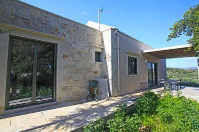 8houserear-1748341846