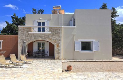 3houserear2-1748944152