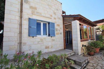 7housefront2-1749728083