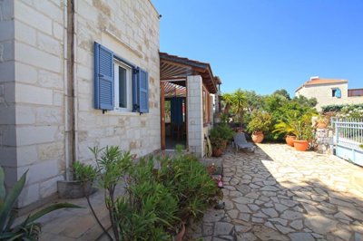 2housefrontanddrive-1749728082