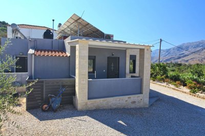 3housefront-1752223254