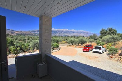 12frontveranda2-1752223212