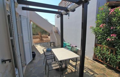 7houserear-1752070295