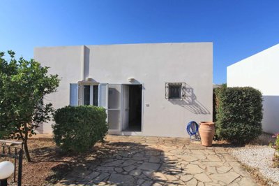 2housefront-1752070296