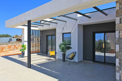 9houserear2-1753267081