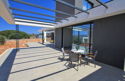 13houserear4-1753267082