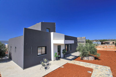 4housefront4-1753267093