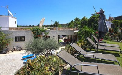 12houserear3-1755079992