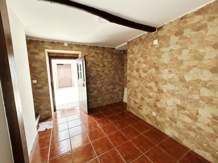 Image No.28-2 Bed Townhouse for sale