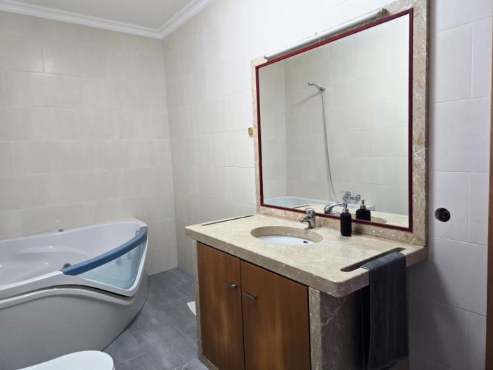 Image No.32-4 Bed Farmhouse for sale