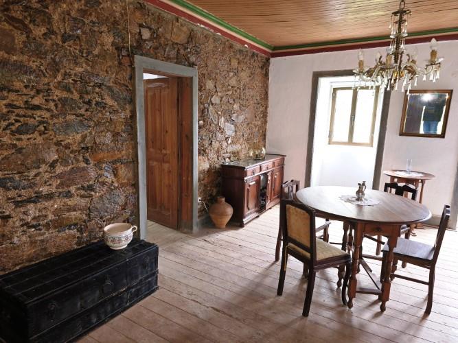 Image No.2-4 Bed Country House for sale