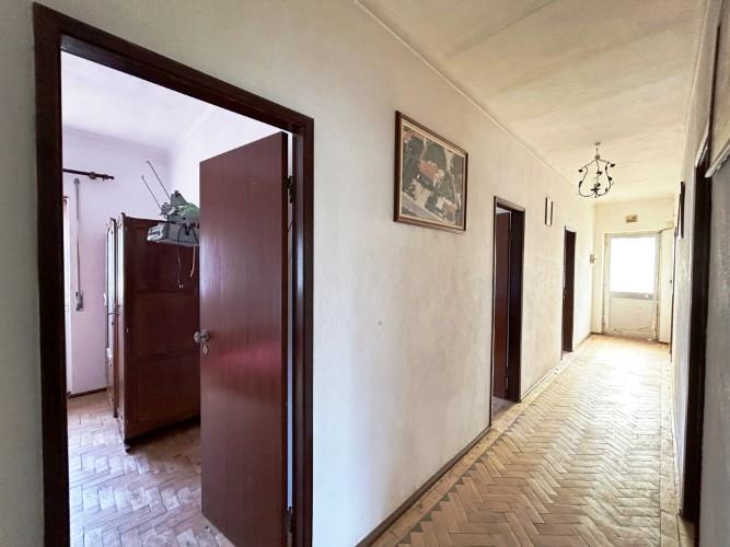 Image No.5-5 Bed House for sale