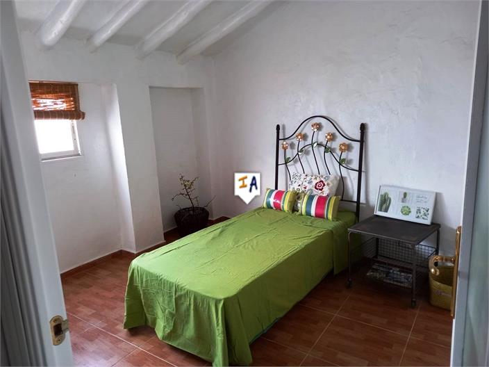 Image No.6-2 Bed House for sale