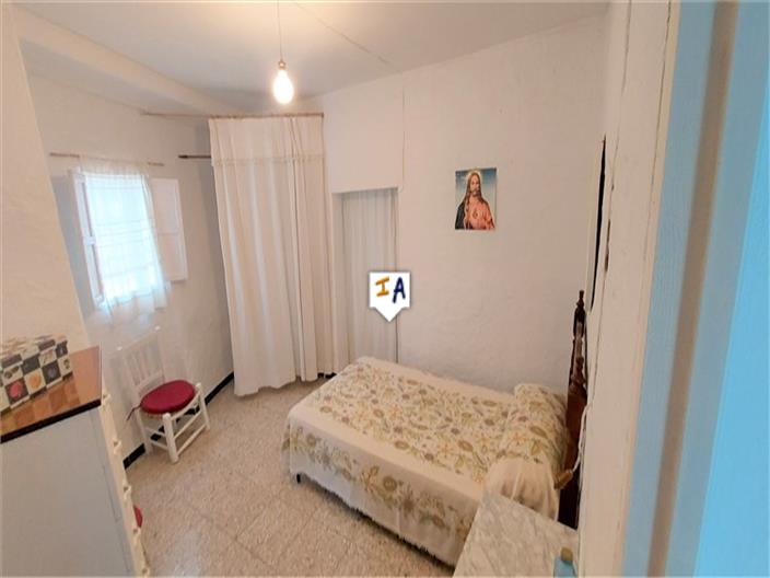 Image No.6-5 Bed House for sale