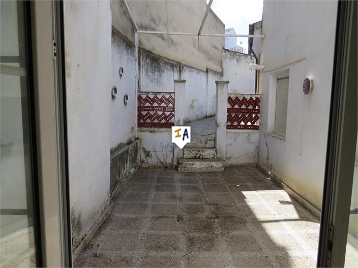 Image No.8-5 Bed House for sale