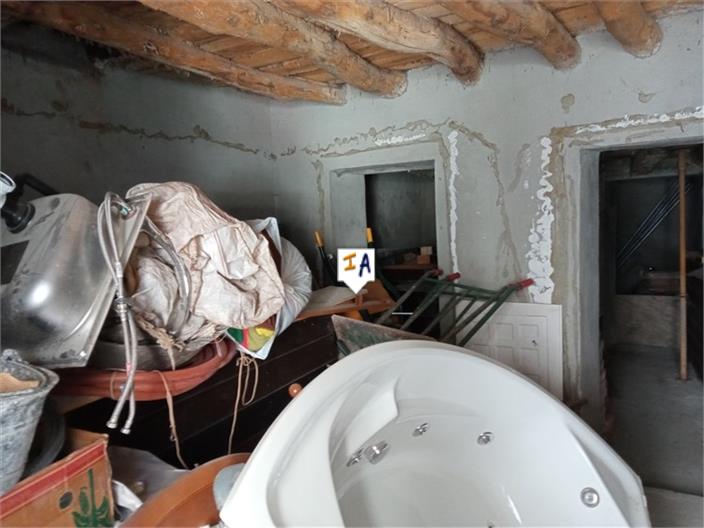 Image No.6-4 Bed House for sale