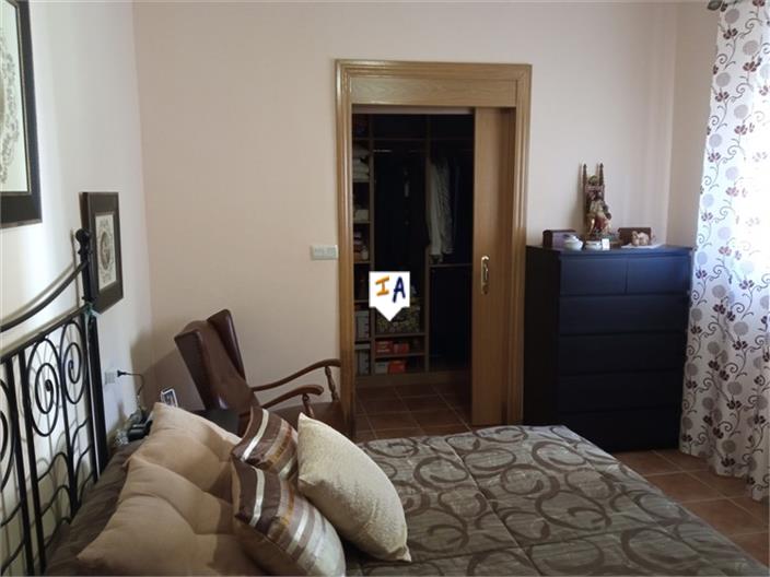 Image No.8-9 Bed House for sale