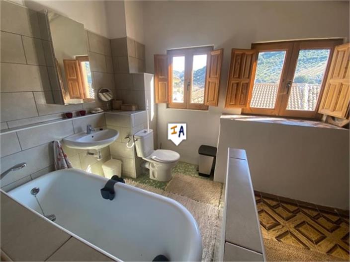 Image No.5-3 Bed House for sale