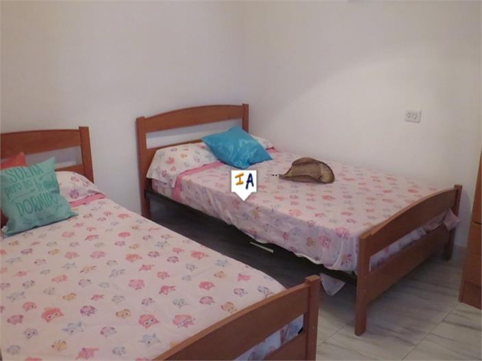 Image No.8-3 Bed House for sale