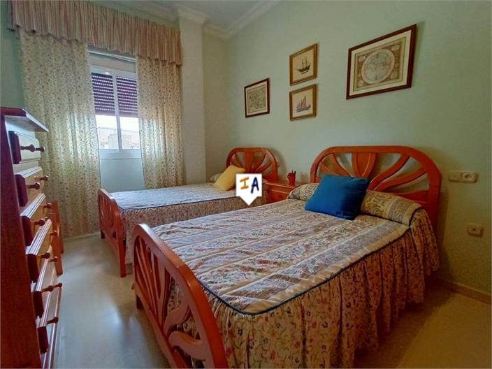 Image No.10-3 Bed House for sale