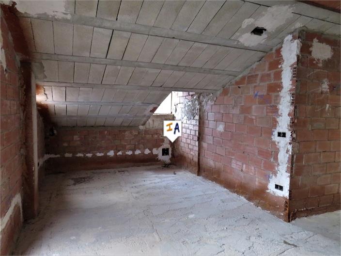 Image No.10-4 Bed House for sale