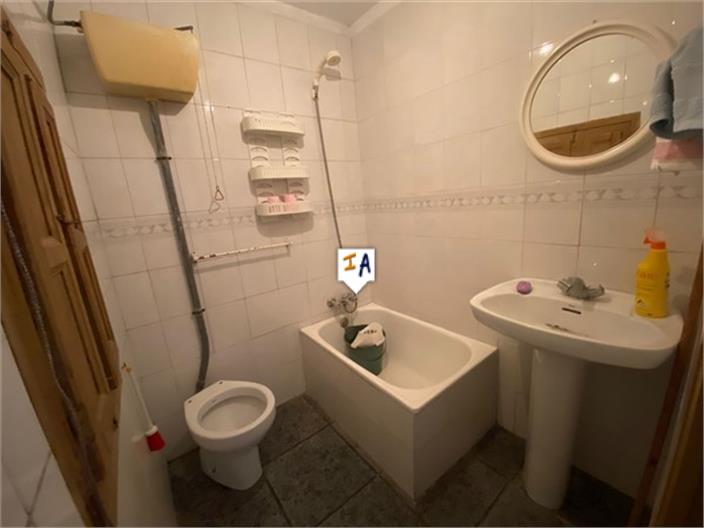 Image No.6-2 Bed House for sale