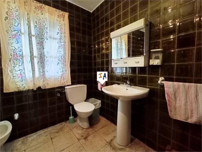 Image No.10-Commercial de 8 chambres à vendre à Luque